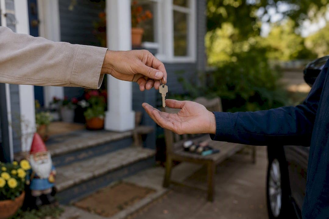 Sell Your House Without a Realtor: A Cash Buyer Path